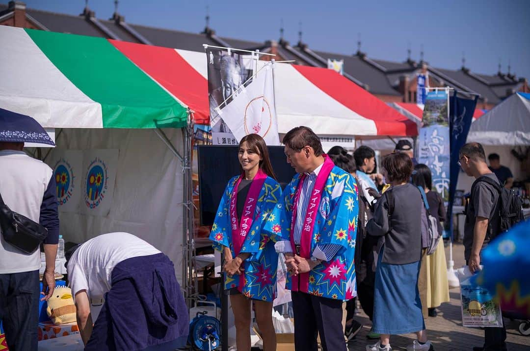 道端カレンさんのインスタグラム写真 - (道端カレンInstagram)「全国ふるさとフェア 横浜赤レンガ倉庫にて三連休開催中です。 今治市のブースでは蛇口🚰みかんジュース🍊の試飲とハンカチタオルをお配りしております💕  #愛媛県今治市 #今治しまなみ自転車大使」11月4日 6時59分 - karenmichibata