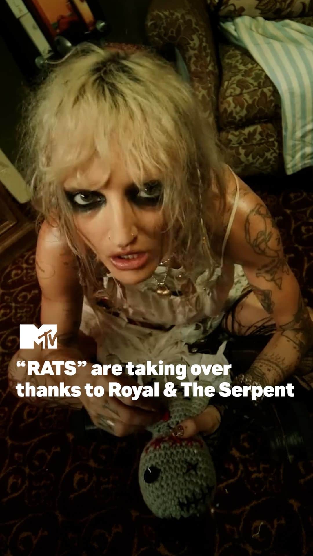 のインスタグラム：「Every time @royalandtheserpent performs, she creates space for safety, love, and plenty of rats 🧀🐁」