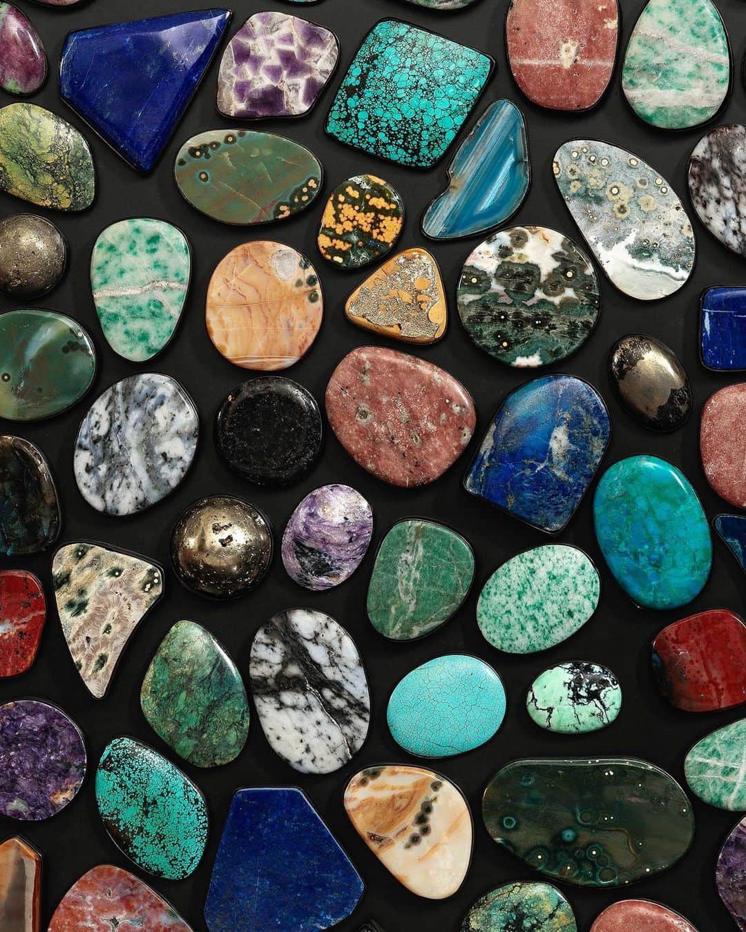 ケリーウェアスラーのインスタグラム：「À LA MODE  A passion of mine is collecting natural stones and rare minerals.  For this project I carefully curated these unique baubles, to create this unique bronze cabinet for a residential project in NYC. XK」