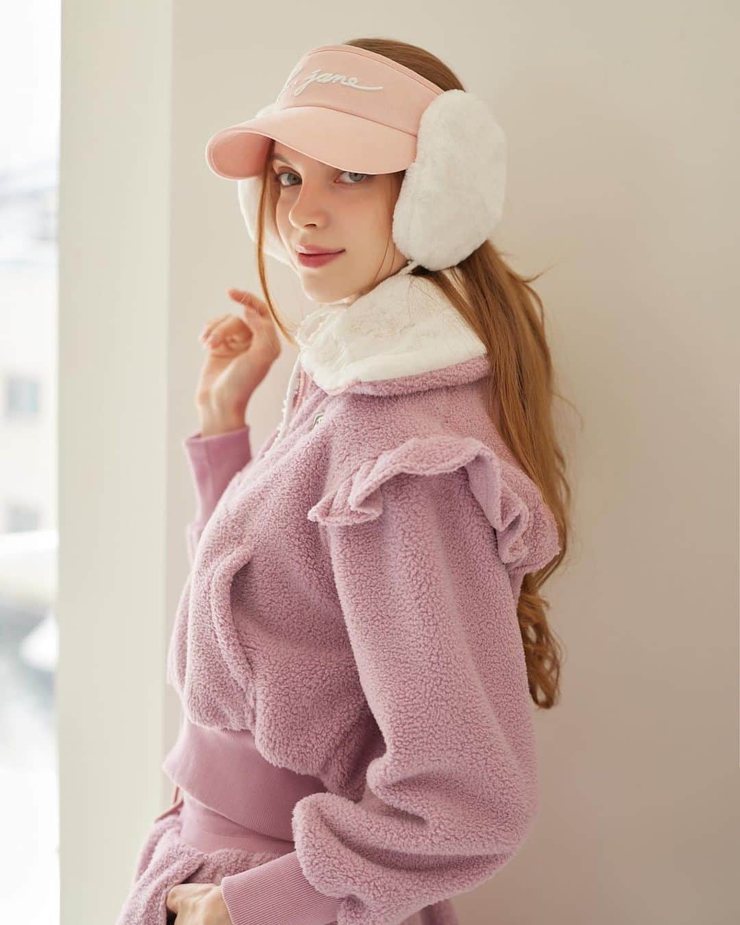 J.JANE JAPANさんのインスタグラム写真 - (J.JANE JAPANInstagram)「. Winter collection 2023☃️❄️  Fleece Frill zip-up set  ¥42,900（in tax）  Free Size  暖かくて可愛いアウターセットアップが新登場💕  襟に入ったファー生地と防風の裏地が暖かさを演出し 生地の重量も軽量化しています。  軽やかでありながら、 暖かいセットアップなので寒い冬ラウンドも 快適にお過ごしいただけます。  🇯🇵 https://www.j-jane.jp/  ⋱⋰ ⋱⋰ ⋱⋰ ⋱⋰ ⋱⋰ ⋱⋰ ⋱⋰  #韓国ゴルフウェア#ゴルフウェア#ゴルフウェアレディース #可愛いゴルフウェア#j_jane#ゴルフウェアセレクトショップ #人気ゴルフウェア #ゴルフ女子#ゴルフ女子コーデ」11月4日 7時07分 - j.jane_japan