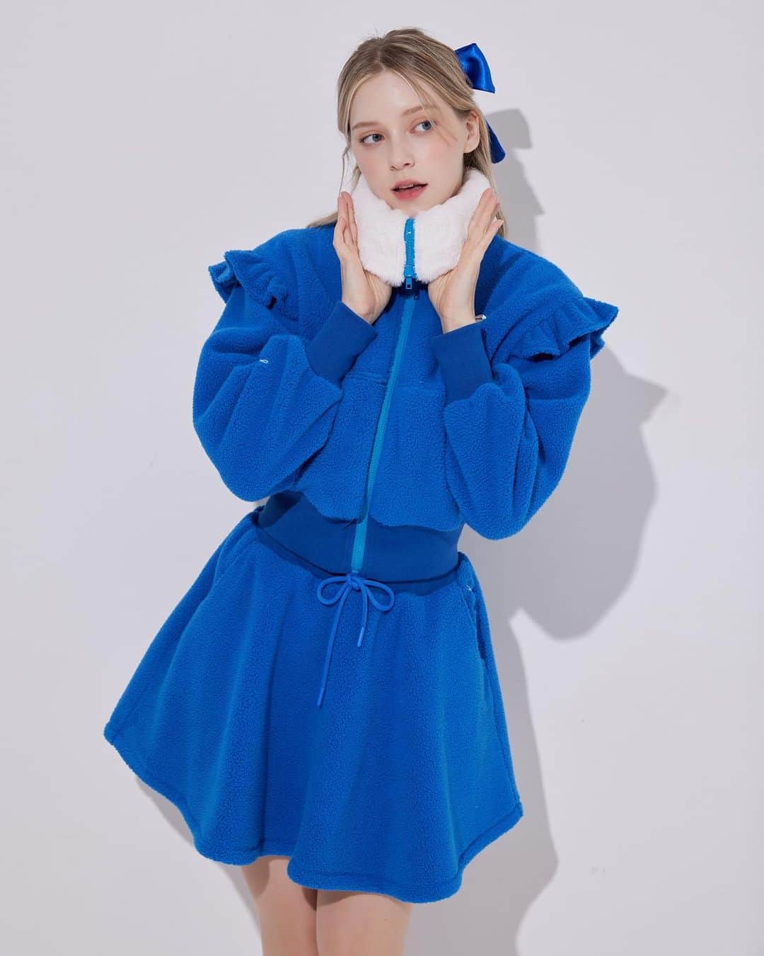 のインスタグラム：「. Winter collection 2023☃️❄️  Fleece Frill zip-up set  ¥42,900（in tax）  Free Size  暖かくて可愛いアウターセットアップが新登場💕  襟に入ったファー生地と防風の裏地が暖かさを演出し 生地の重量も軽量化しています。  軽やかでありながら、 暖かいセットアップなので寒い冬ラウンドも 快適にお過ごしいただけます。  🇯🇵 https://www.j-jane.jp/  ⋱⋰ ⋱⋰ ⋱⋰ ⋱⋰ ⋱⋰ ⋱⋰ ⋱⋰  #韓国ゴルフウェア#ゴルフウェア#ゴルフウェアレディース #可愛いゴルフウェア#j_jane#ゴルフウェアセレクトショップ #人気ゴルフウェア #ゴルフ女子#ゴルフ女子コーデ」