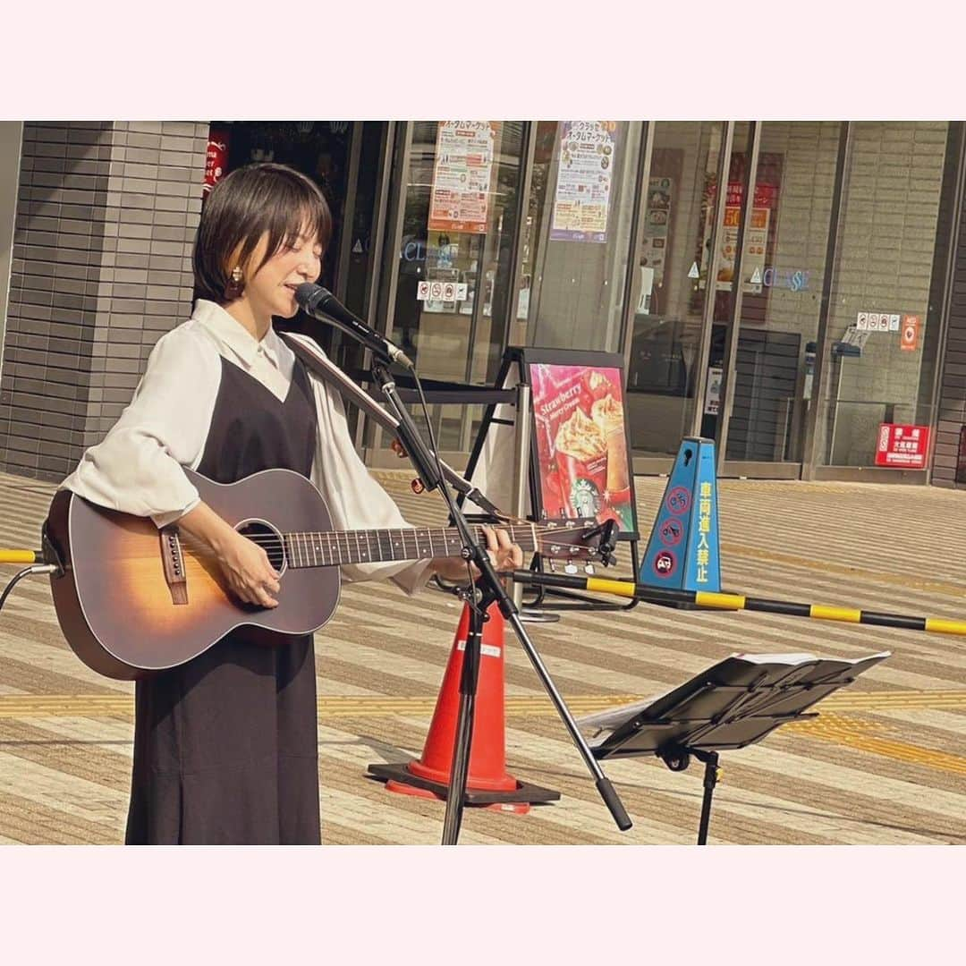 神園さやかのインスタグラム：「「神戸秋の音楽祭」本祭 まずは御影クラッセ＆カルメニ、 ありがとうございました😆  ヒートテック失敗な暑さ！笑 でも暑い中お客様もたくさん足を止めてくれて…嬉しかった🙌🏻 カルメニにあったツリーと📷✨  さぁ、この後はC-Lump&UP！ めちゃくちゃ楽しみな組合せ！ ツアーのチケットもあるよ🎫」