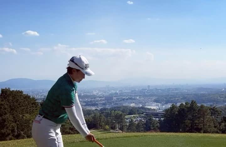 平井亜実のインスタグラム：「明治安田レディースオープン 予選落ちでした。  茨城国際凄いコースでした🤣 来週は今年ラストのステップ！ なので、めげずに腐らずに頑張ります😎  応援ありがとうございました！  #jlpga#lpga#ステップアップ#大阪#茨城国際ゴルフ倶楽部#明治安田生命#ゴルフ#女子プロゴルファー#ゴルフ女子#ドライバー#ドライバーショット#45ヤード打ち下ろし#かっ飛びゴルフ塾」