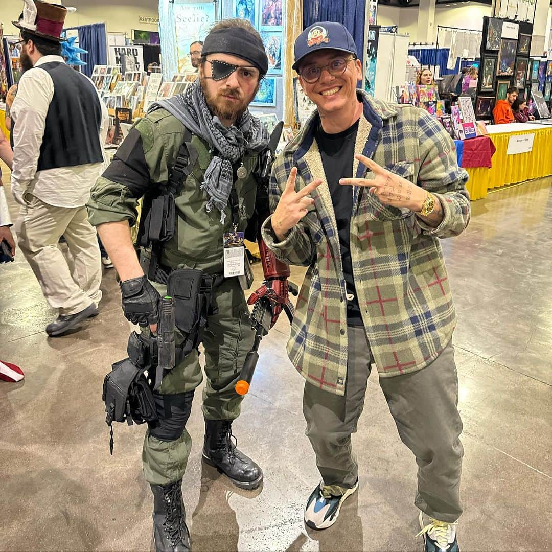 ロジックさんのインスタグラム写真 - (ロジックInstagram)「Rhode Island comic con day one was awesome! So excited for day two Saturday!!! See you all there!!!」11月4日 16時45分 - logic