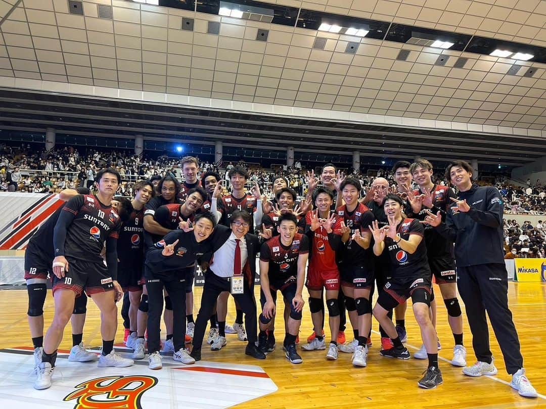 小野寺太志のインスタグラム：「… vs JTEKT 3-1 WIN !!!  #1104 #6勝目 #Vリーグ #サントリーサンバーズ」