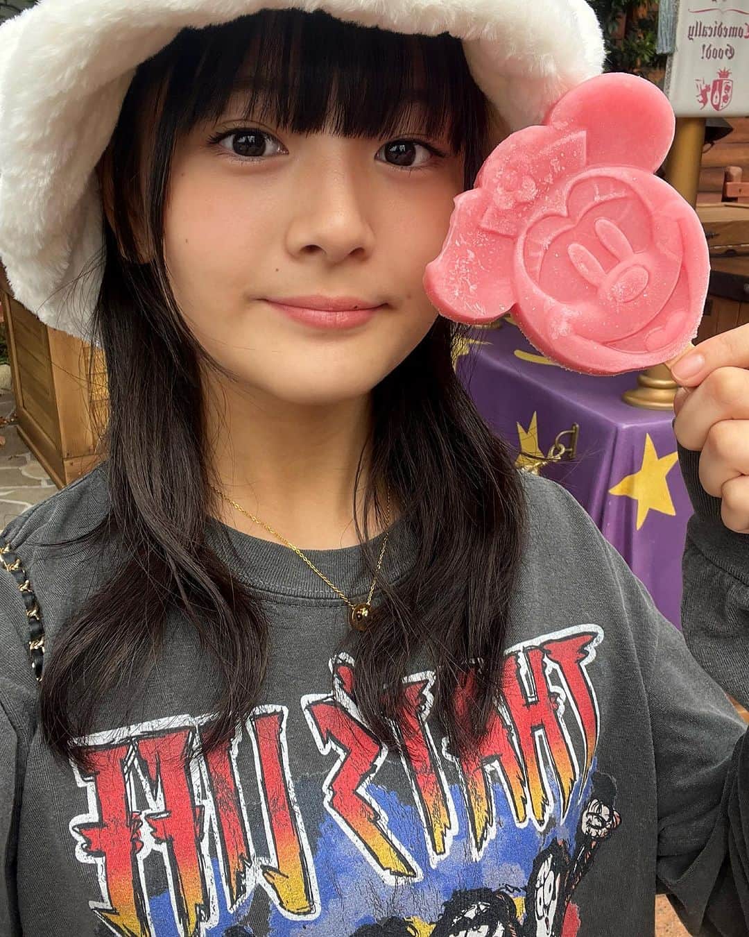 伊與田綾音のインスタグラム：「寒い時期でもアイスは欠かせないね🍦🤍 あやは冬になると無性に雪見だいふくが食べたくなります⛄️」