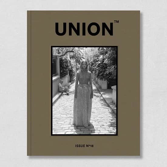 代官山 蔦屋書店　DAIKANYAMA T-SITEさんのインスタグラム写真 - (代官山 蔦屋書店　DAIKANYAMA T-SITEInstagram)「【予約書籍】 Union Publishingより『Union #18』が11/23(木)に発売されます。  『Union #18』 今回も世界中から豪華なフォトグラファーが参加してくれました。私たちも写真業界からも最も注目とリスペクトを受け続けているJack Davison をはじめ、Mark Steinmetz によるファッションの撮り下ろし、Sara van Rij や Lorena Lohr などの若手の気鋭作家も参加。また日本からも山谷祐介、白川青史、当山礼子など錚々たる顔ぶれ。タイムレスでクラシックそれでいていつも以上に新鮮で先鋭的なエディトリアルが詰まっています。  仕様: クロス張りハードカーバー、全184ページ。 サイズ: 231mm x 297mm x 24mm 言語: 英語  当店オンラインストアにてご予約承っております。  ＃代官山蔦屋書店＃蔦屋書店#daikanyamatsitegardengallery」11月4日 16時51分 - daikanyama.tsutaya
