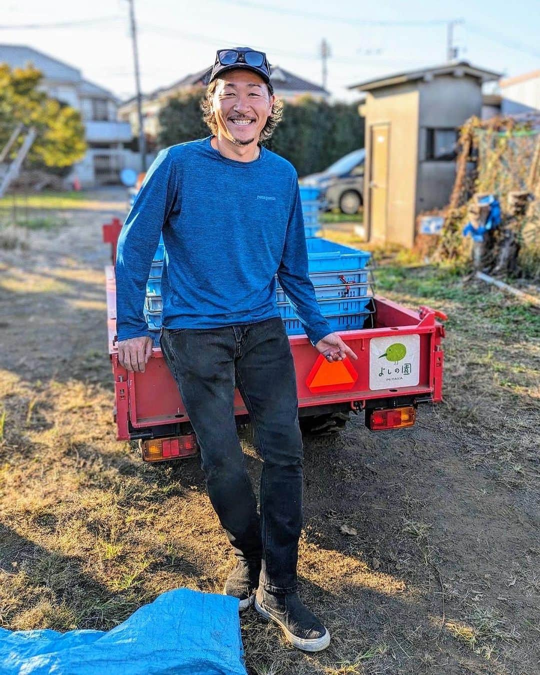 石川直宏さんのインスタグラム写真 - (石川直宏Instagram)「『キウイの収穫』  三鷹のよしの園さんご協力のもと、今回で3回目となるキウイの収穫体験・お手伝いをさせていただきました🥝✨  今回は長女も一緒に👩🏻  収穫の前に座学でキウイに関する知識を深め、いざ収穫へ🤌🏼  参加メンバーと対話をしながら、キウイにも語りかける様に☺️  今回収穫した量は約600kg🥝🥝🥝  キウイは追熟が必要で、家庭で出来る追熟方法も学びました✨  いただくのが楽しみです😋  #よしの園 @yoshino_en  #fctokyo #FC東京 @fctokyoofficial  #Mitaka #三鷹 #Tokyo #東京 #東京が熱狂 #FC東京ファミリー @machi_noka  @trefalco.mitaka  #CCA #クラブコミュニケーターアクション #fctokyoclubcommunicator  #FC東京クラブコミュニケーター #NaohiroIshikawa #石川直宏」11月4日 17時04分 - sgss.18