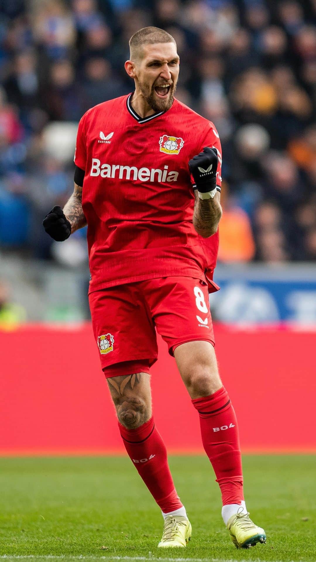 バイエル・レバークーゼンのインスタグラム：「⚫️❤️‍🔥 BUNDESLIGA SPIELTAG ⚫️♥️  🆚 @tsghoffenheim  ⌚️ 3:30pm (CET) 📺 @skysportde  📻 #WerkselfRadio  📲 #Bayer04App   🔜 #TSGB04 #Bundesliga #Bayer04 #Werkself」