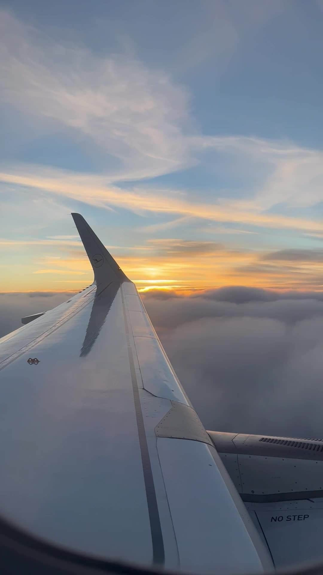 ルフトハンザのインスタグラム：「What route could this be? ⛅  #Lufthansa #PlaneViews #PlaneLovers」