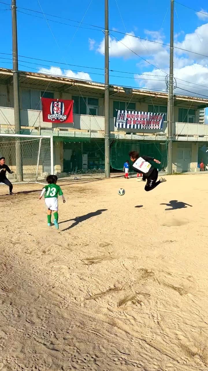 koheiのインスタグラム：「One-on-one confrontation with 66 children🔥🔥🔥PART 2⚽️✨#soccer #football #skills #サッカー #ドリブル#レガテドリブル塾 #REGATEドリブル塾 #ドリブル塾」