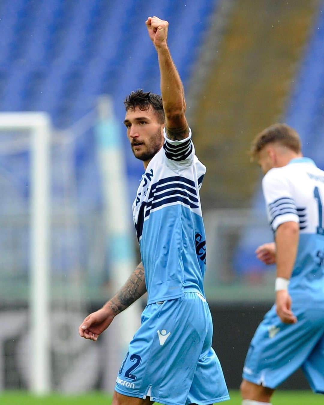 SSラツィオのインスタグラム：「𝗚⚽️𝗔𝗟 𝗢𝗙 𝗧𝗛𝗘 𝗗𝗔𝗬 💥 Potenza e precisione: il destro di Cataldi contro la SPAL  #CMonEagles 🦅」
