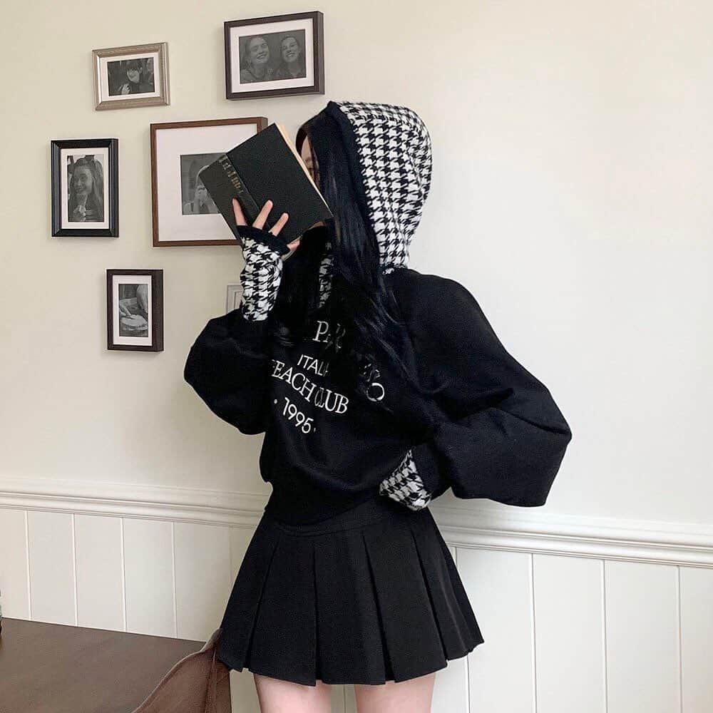 3rd Spring Official Instagramさんのインスタグラム写真 - (3rd Spring Official InstagramInstagram)「コーデのポイントにおすすめ🧸✨  🏷 Knit Balaclava Hood & Arm Warmer Set  可愛すぎる千鳥柄と シンプルで無地のブラックとグレーの 全3色展開🕊🤍🖤  バラクラバは楽に着脱可能な スナップボタンとリボン紐の2way仕様！  アームウォーマーはフィンガーホール付き！  @3rdspring_official ZOZOTOWNにて発売中🧺 ブランド品番：3rd-22ac-001で検索🔍  ----------  #3rdspring #セレクトショップ #韓国ブランド #韓国通販 #韓国 #韓国ファッション #韓国コーデ #ファッション #メンズファッション #メンズコーデ #メンズ服 #レディースファッション #レディースコーデ #レディース服 #バラクラバ #アームウォーマー #プチプラ #プチプラファッション」11月4日 19時00分 - 3rdspring_official