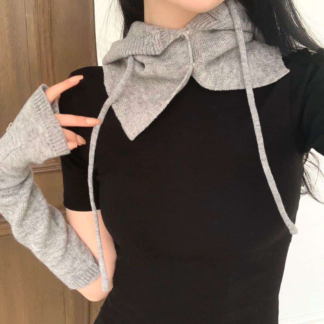 3rd Spring Official Instagramさんのインスタグラム写真 - (3rd Spring Official InstagramInstagram)「コーデのポイントにおすすめ🧸✨  🏷 Knit Balaclava Hood & Arm Warmer Set  可愛すぎる千鳥柄と シンプルで無地のブラックとグレーの 全3色展開🕊🤍🖤  バラクラバは楽に着脱可能な スナップボタンとリボン紐の2way仕様！  アームウォーマーはフィンガーホール付き！  @3rdspring_official ZOZOTOWNにて発売中🧺 ブランド品番：3rd-22ac-001で検索🔍  ----------  #3rdspring #セレクトショップ #韓国ブランド #韓国通販 #韓国 #韓国ファッション #韓国コーデ #ファッション #メンズファッション #メンズコーデ #メンズ服 #レディースファッション #レディースコーデ #レディース服 #バラクラバ #アームウォーマー #プチプラ #プチプラファッション」11月4日 19時00分 - 3rdspring_official