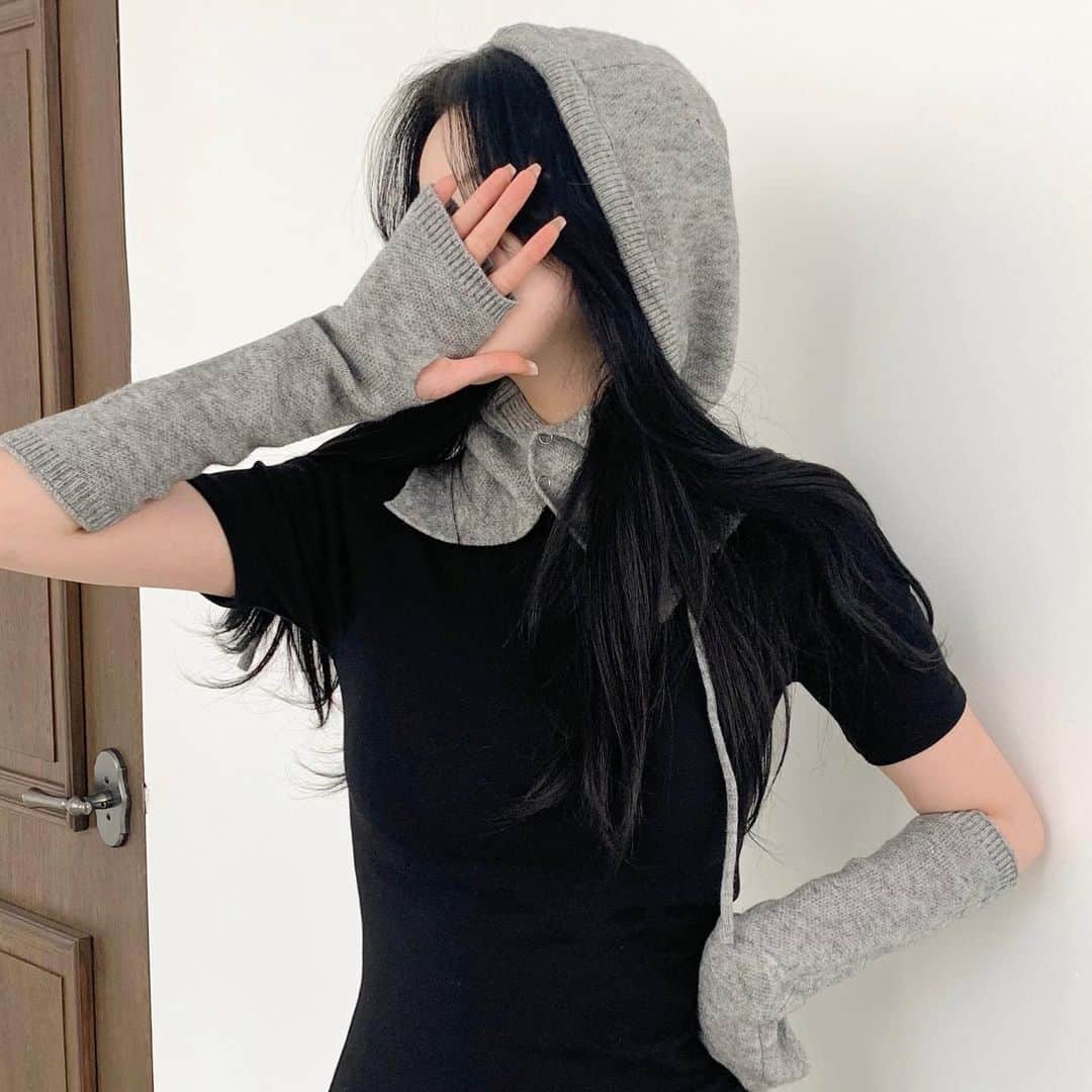 3rd Spring Official Instagramさんのインスタグラム写真 - (3rd Spring Official InstagramInstagram)「コーデのポイントにおすすめ🧸✨  🏷 Knit Balaclava Hood & Arm Warmer Set  可愛すぎる千鳥柄と シンプルで無地のブラックとグレーの 全3色展開🕊🤍🖤  バラクラバは楽に着脱可能な スナップボタンとリボン紐の2way仕様！  アームウォーマーはフィンガーホール付き！  @3rdspring_official ZOZOTOWNにて発売中🧺 ブランド品番：3rd-22ac-001で検索🔍  ----------  #3rdspring #セレクトショップ #韓国ブランド #韓国通販 #韓国 #韓国ファッション #韓国コーデ #ファッション #メンズファッション #メンズコーデ #メンズ服 #レディースファッション #レディースコーデ #レディース服 #バラクラバ #アームウォーマー #プチプラ #プチプラファッション」11月4日 19時00分 - 3rdspring_official