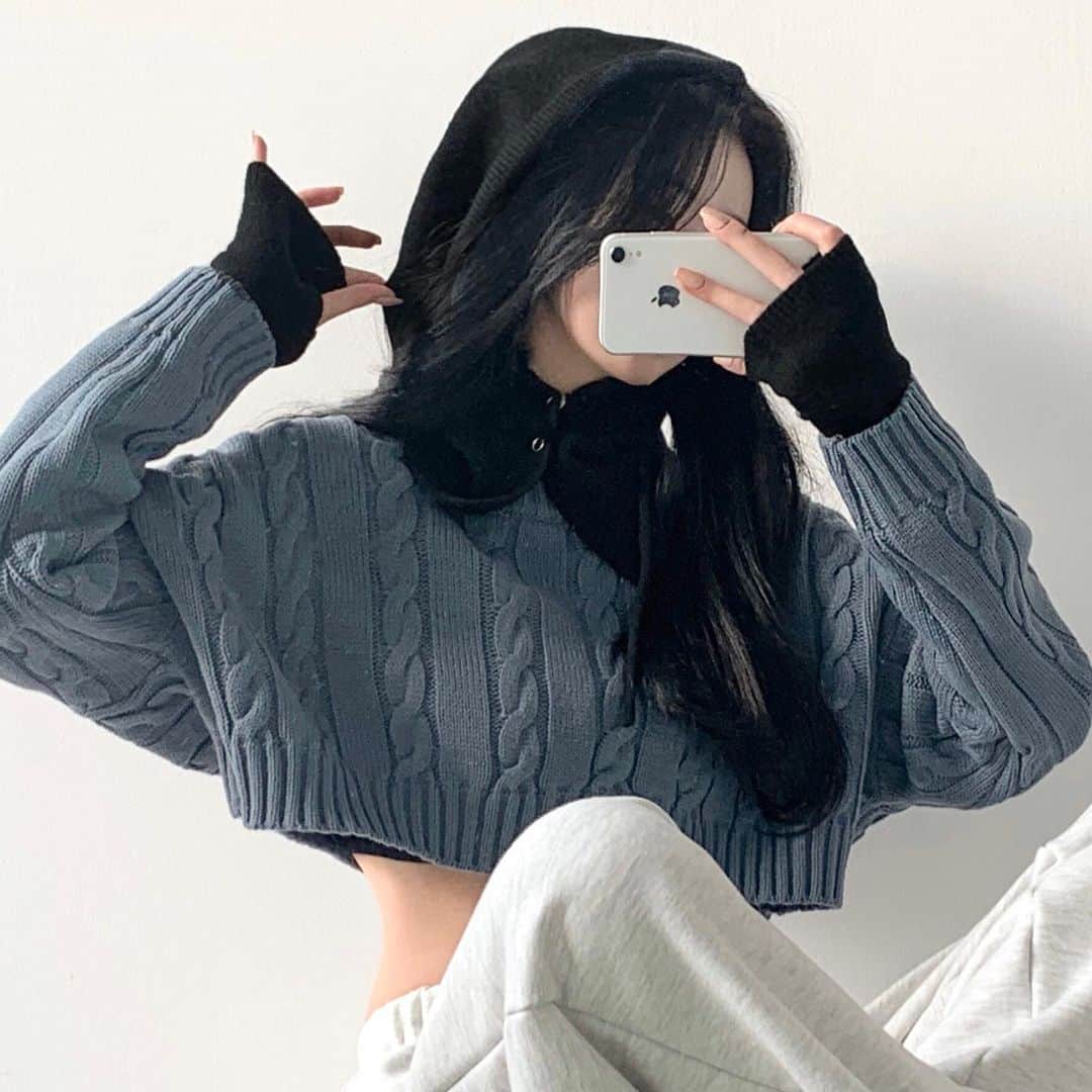 3rd Spring Official Instagramさんのインスタグラム写真 - (3rd Spring Official InstagramInstagram)「コーデのポイントにおすすめ🧸✨  🏷 Knit Balaclava Hood & Arm Warmer Set  可愛すぎる千鳥柄と シンプルで無地のブラックとグレーの 全3色展開🕊🤍🖤  バラクラバは楽に着脱可能な スナップボタンとリボン紐の2way仕様！  アームウォーマーはフィンガーホール付き！  @3rdspring_official ZOZOTOWNにて発売中🧺 ブランド品番：3rd-22ac-001で検索🔍  ----------  #3rdspring #セレクトショップ #韓国ブランド #韓国通販 #韓国 #韓国ファッション #韓国コーデ #ファッション #メンズファッション #メンズコーデ #メンズ服 #レディースファッション #レディースコーデ #レディース服 #バラクラバ #アームウォーマー #プチプラ #プチプラファッション」11月4日 19時00分 - 3rdspring_official