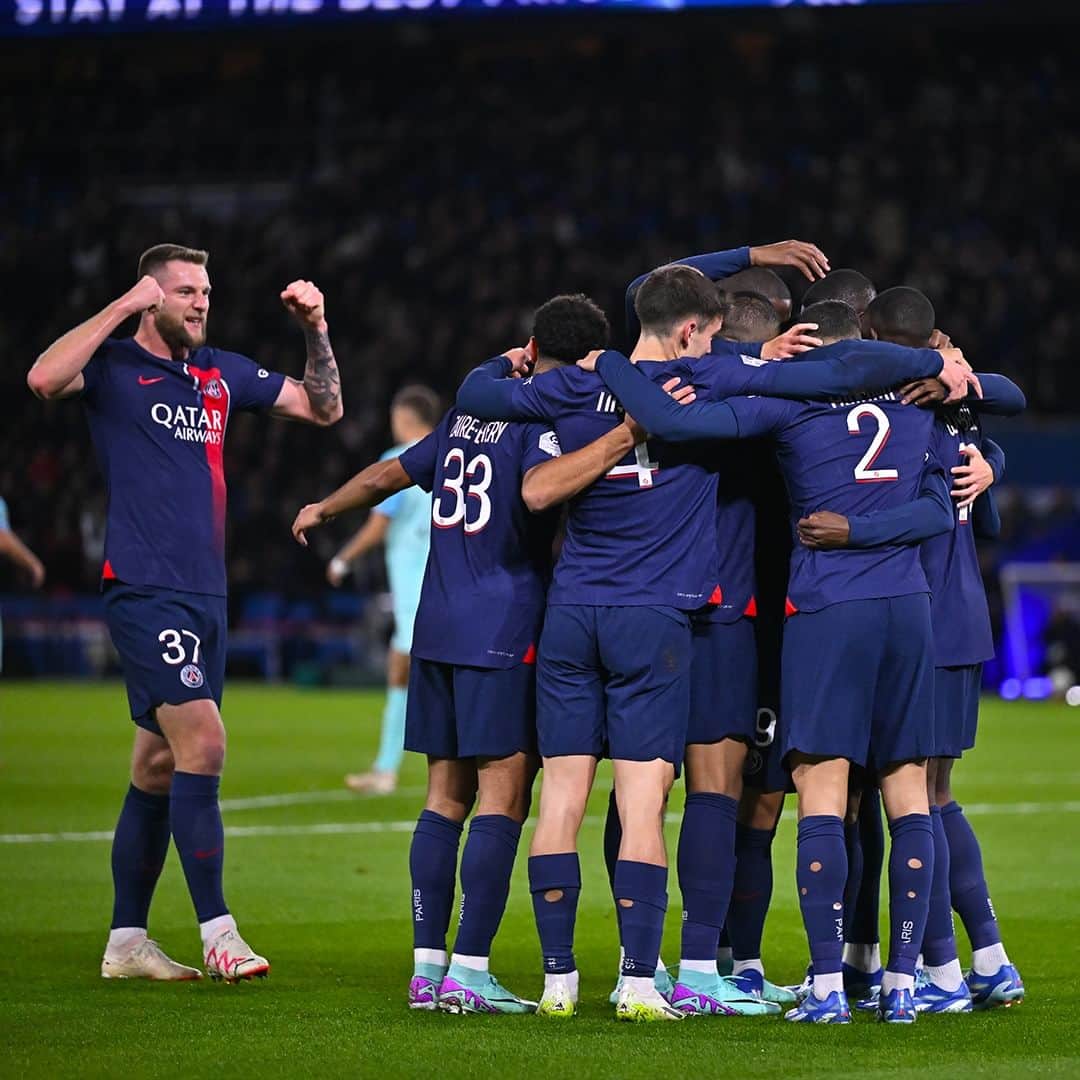 のインスタグラム：「Have a nice day! ❤️💙 Passez une belle journée ! ❤️💙  Celebration of the day with @ooredooqatar 🤩 La célébration du jour avec @ooredooqatar 🤩  #Ligue1 | #PSGMHSC」