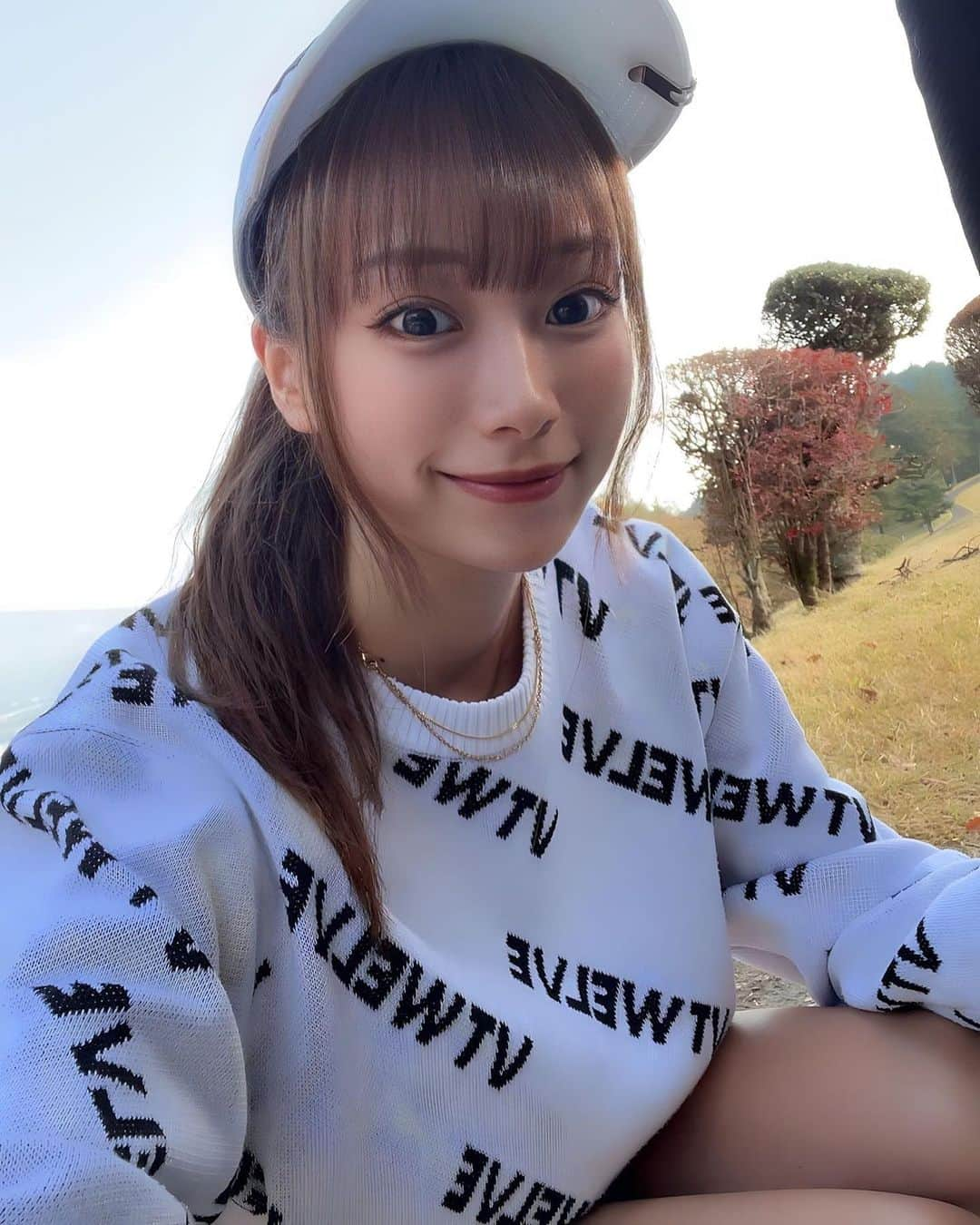 岡島彩花さんのインスタグラム写真 - (岡島彩花Instagram)「お姉様方とゴルフ🏌🏼‍♀️⛳️  やっぱり女子が集まると恋バナ多くなるの面白い🤤  スコアぼろぼろだったけど、 久しぶりに会えて楽しかった☺︎  年明けまでにもう１回行けたらいいな☺️ それまでに練習頑張ります...笑  #ゴルフ女子  #レンブラントゴルフ倶楽部御殿場」11月4日 17時32分 - okajima_ayaka