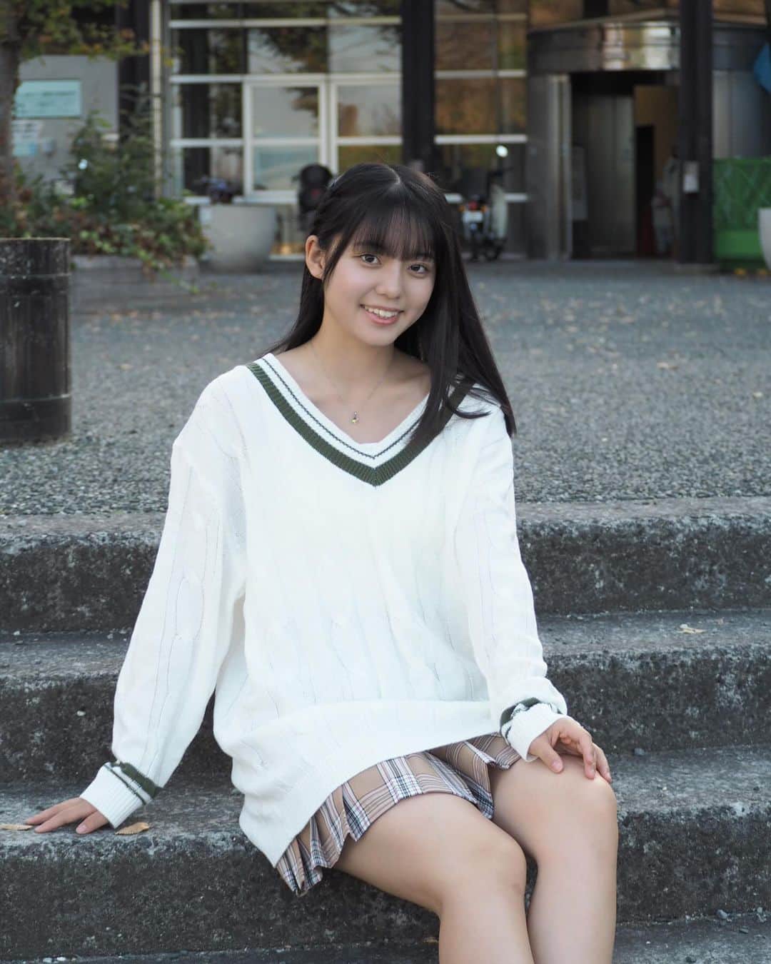 のインスタグラム：「スクールガールっぽくしてみた🩵  #松島かのん #制コレ22 #準グランプリ #カメラ女子 #スクールガール #黒髪 #セミロング #愛媛 #jk #ljk #17歳 #06 #follow #followme」