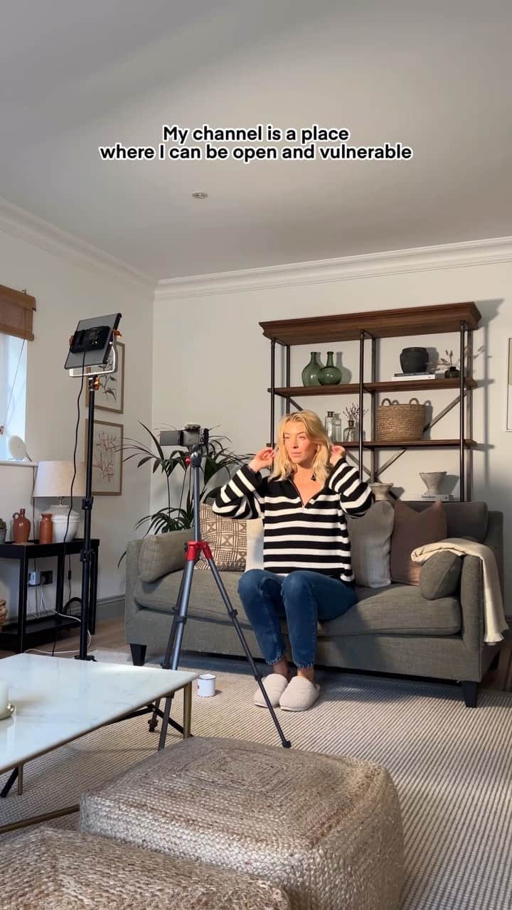 Zanna Van Dijkのインスタグラム：「10 years on @youtube ♥️ AD  Thank you for sticking with me for the past decade. From the early days of vlogging on my parents bedroom floor in Yorkshire, through to now - living in Surrey with my husband to be! What a journey! You have been there every step of the way and I couldn’t be more grateful for that 🎥   And if you’re an aspiring content creator, then  starting a YouTube channel should definitely be on your to do list! Unlike other platforms it isn’t about short term trends, it is about long term community. And community is literally everything as a creator. YouTube has given me freedom, creativity, connection and fulfilment - and it can give you that too ✨ #MadeWithYouTube #ad #makeitonyoutube」