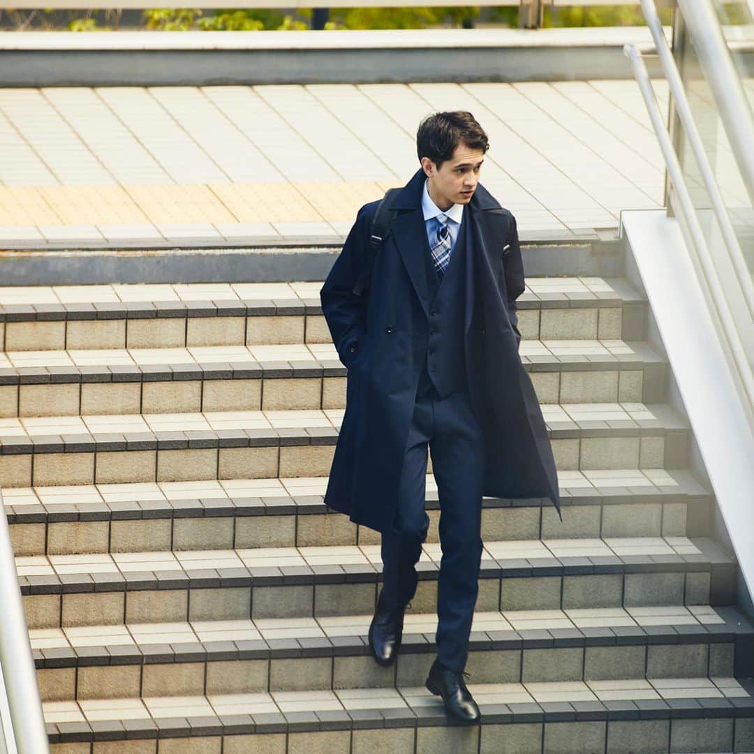 SUIT SELECT スーツセレクトのインスタグラム：「【SOLOTEX COAT】 SOLOTEXのエコハイブリッドコート。 ハイブランドにも使用されている 環境に優しいサステナブル素材を使用。 4Sで通気性に優れ、オールシーズン使える便利な一着。 ・ COAT ¥31,900 ・ ・ ・ #suit #スーツ #suitselect #スーツセレクト #スーツのある日常 #leo  ・ #ビジネス #メンズ #メンズファッション #メンズコーデ #メンズコート #秋冬 #新作 #コート ・  #business #fashion #ootd #outfit #mens #mensfashion #menscode #menswear #2023aw #aw #autumn #winter #newarrival #newnormal #coat #dailycoat」