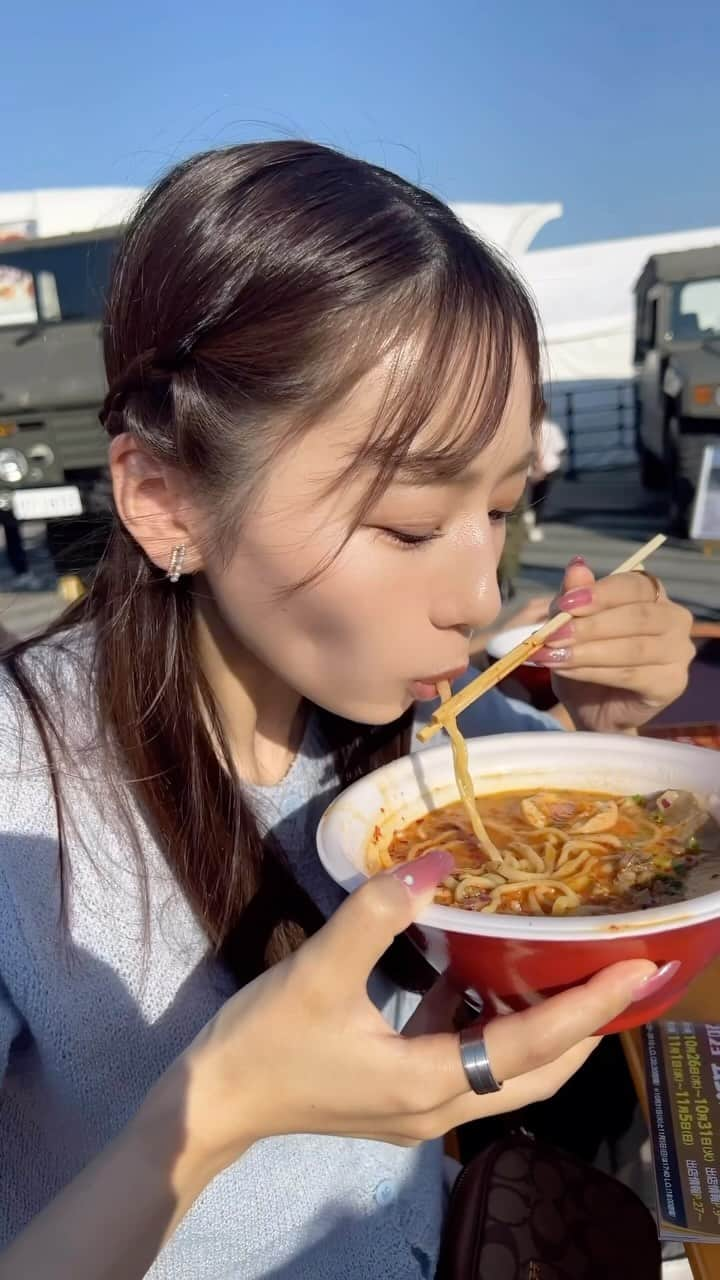 菅真鈴のインスタグラム：「⁡ . ⁡ 東京ラーメンフェスタ2023 行ってきたあああ 大好きなラーメンに囲まれて 最高でした🧡 ⁡ 明日までだから行ってみてねん！ ⁡」