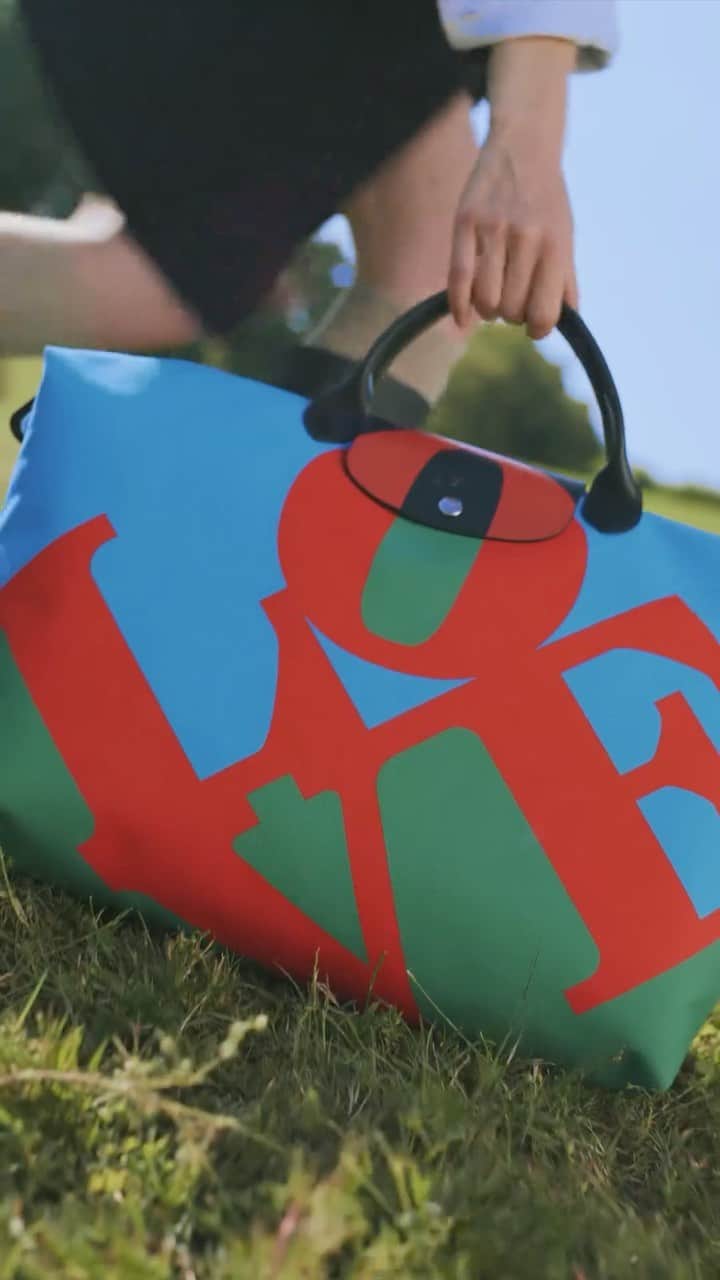 Longchampのインスタグラム：「Get creative with words.  Collection : #LongchampXRobertIndiana  Videographer : Sam Johnson  © Morgan Art Foundation. Licensed by Artestar, New York #LongchampxRobertIndiana #SpreadTheLove #robertindianalove #longchamp #artistic #tribute #colorful #unexpected #americanartist #love #popart #artlover #newyork #contemporaryart」
