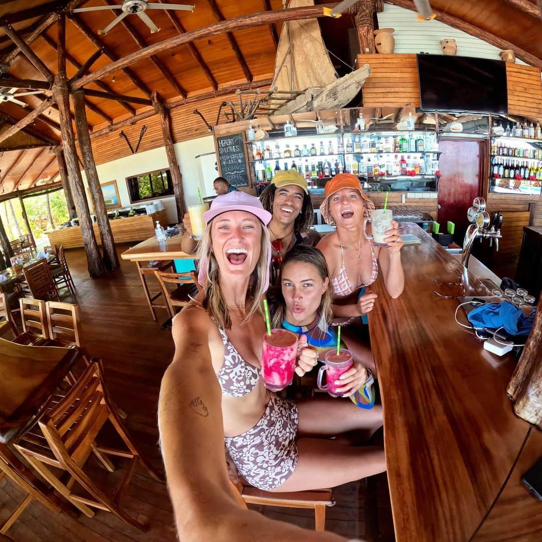 レイキー・ピーターソンさんのインスタグラム写真 - (レイキー・ピーターソンInstagram)「@tavaruaislandresort 💙🌴 can’t wipe the smile off my face around here. @gopro @tourismfiji #goprocreatorsummit」11月4日 9時01分 - lakeypeterson