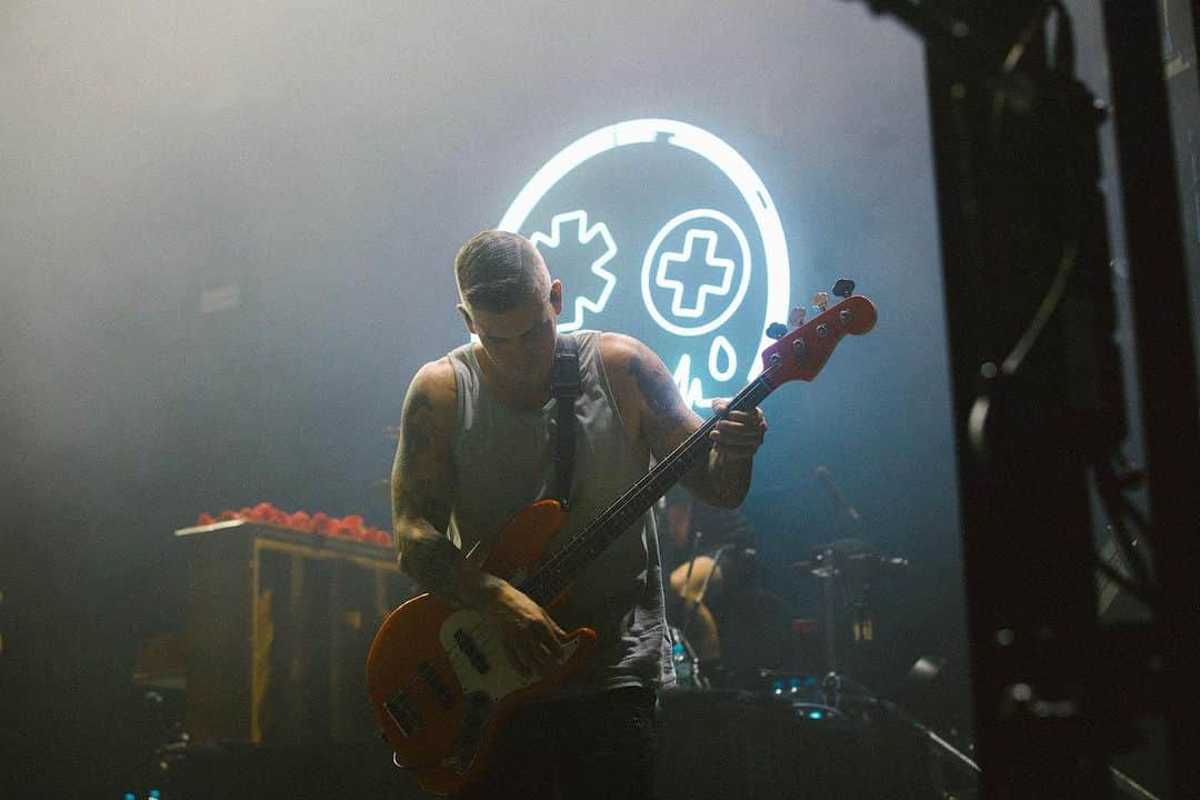 ザッキー・ヴェンジェンスのインスタグラム：「Adelaide you never disappoint 🔥 Hope you can keep up Melbourne #radelaide #australia #alltimelow #bass 📸 @salmabustos」
