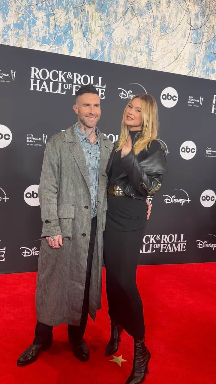 Good Morning Americaのインスタグラム：「@adamlevine and @behatiprinsloo stepping out on the Rock and Roll Hall of Fame red carpet in style! #RockHall2023」