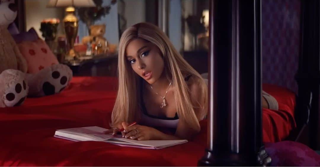 のインスタグラム：「It's been 5 years since @arianagrande dropped "thank u, next" – complete with a music video that truly felt like a Hollywood film premiere 🎬」