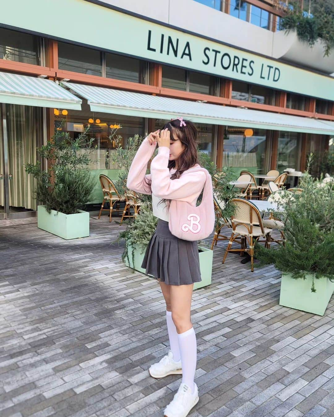 黛実希さんのインスタグラム写真 - (黛実希Instagram)「📍Japan🇯🇵/Omotesando. @linastoresjp   はるちゃんと1日デートday🍽️🎀 LINA STORESのトリュフパスタが絶品すぎてもう食べたい…🥲🤍  予約して行ったよ🤍 女子会にもデートにもひとりランチにも！オススメのお店👸💞 るりちゃんとはるちゃんママにも久しぶりにお会い出来てハッピーな1日の始まりだた😍  #リナストアズ#リナストアズ表参道#linastores#トリュフパスタ#トリュフ#表参道#表参道ランチ#表参道カフェ #表参道グルメ#表参道ディナー#原宿#原宿カフェ#原宿グルメ#原宿ランチ#女子会#女子会ランチ#女子会コーデ#ランチ#ランチ巡り#東京ランチ#東京ランチ巡り」11月4日 10時15分 - candymiiiki