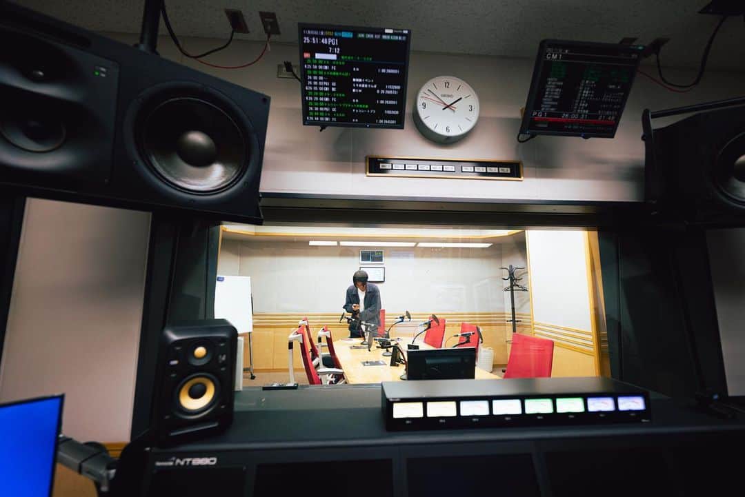 加賀翔（かが屋）さんのインスタグラム写真 - (加賀翔（かが屋）Instagram)「宮下草薙の15分とかが屋の鶴の間200回記念コラボありがとうございました！YouTubeで生配信と放送がradikoで聴けるのでぜひ！今日は18時からかが屋文庫の生配信なのでこちらもぜひ！深夜生放送ありがとうございました！」11月4日 10時15分 - kagaya_kaga