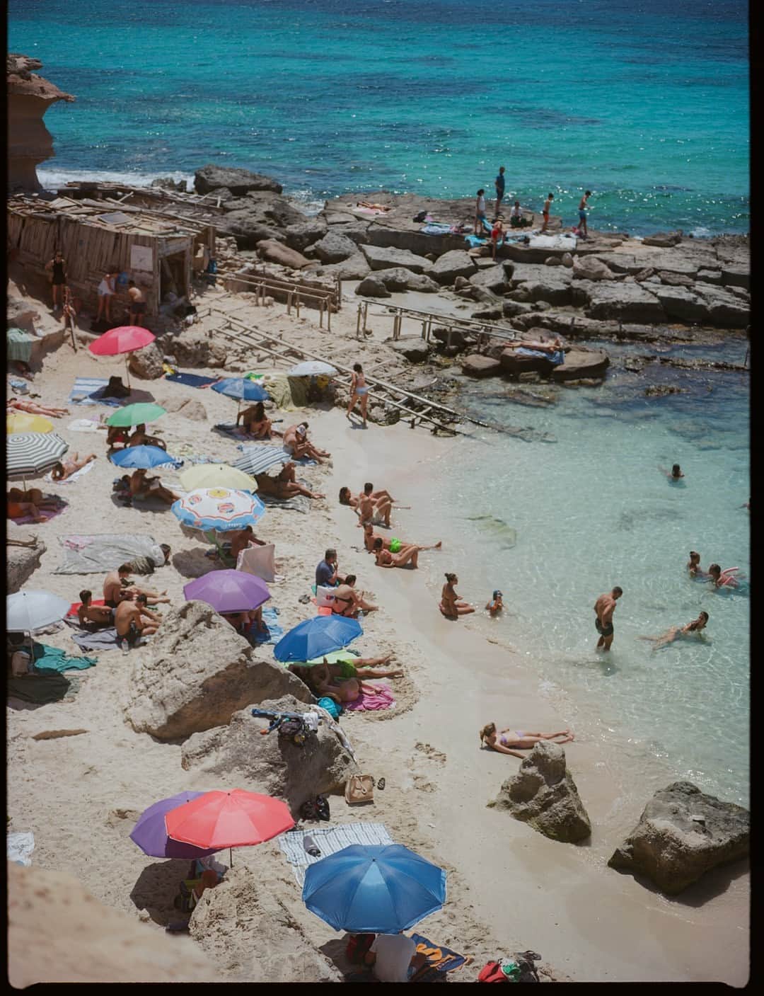 SPELLのインスタグラム：「Never ending postcards from ibiza ~ we don’t think we’ll ever get over these blues 🌀」