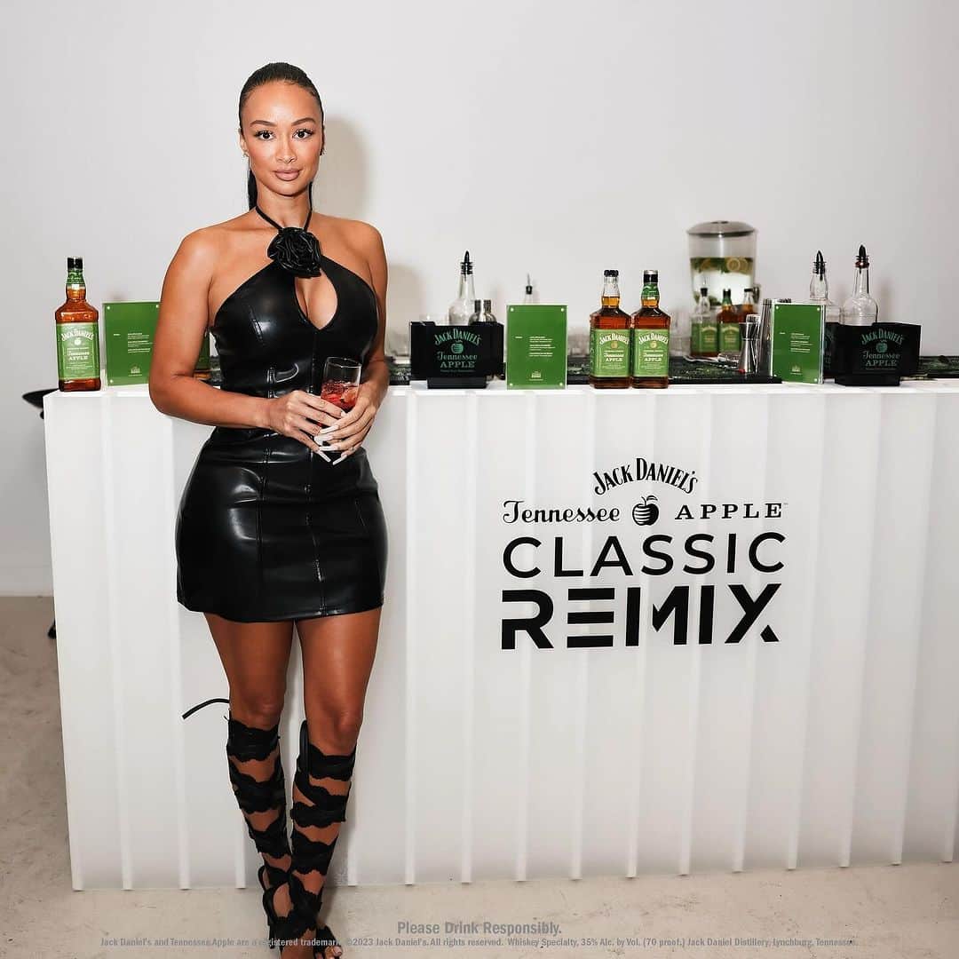 Draya Micheleさんのインスタグラム写真 - (Draya MicheleInstagram)「Art + Fashion with an 🍏 Twist. #ad @Hypebeast magazine threw an amazing event during LAFW and gave a sneak peak of this year's @jackdaniels_us Tennessee Apple Classic Remix capsule drop 🔥🔥. #JackApple #ClassicRemix #21+」11月4日 10時26分 - drayamichele