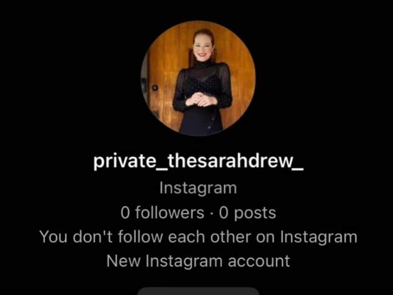 サラ・ドリューのインスタグラム：「This is NOT ME!!!! Please disregard and report! Thank you!」