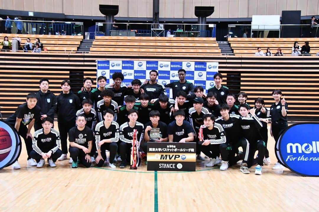 網野友雄のインスタグラム：「関東大学バスケットボールリーグは優勝する事が出来ました！学生達はリーグ戦を通して成長していると思います！ 応援ありがとうございました！次はインカレに向けて頑張ります！ #白鷗大学 #大学バスケ」