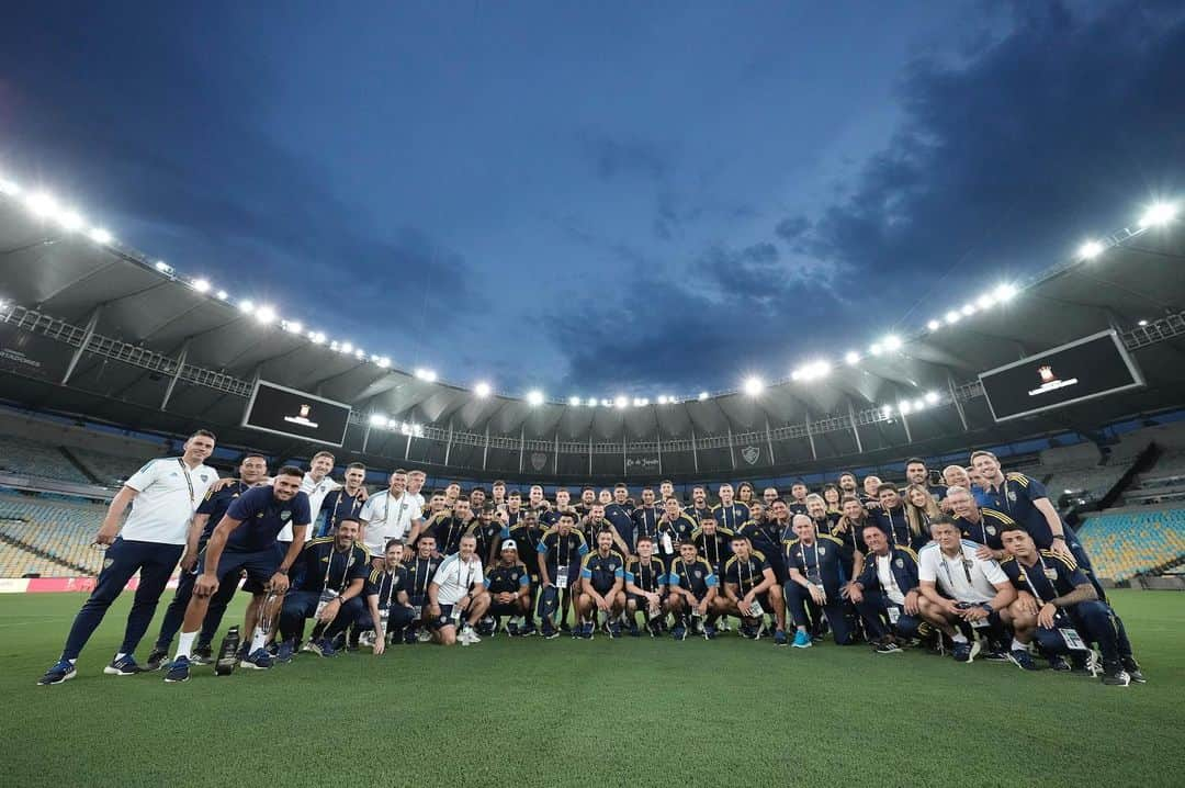 マルコス・ロホのインスタグラム：「Hoy más juntos que nunca , como lo estuvimos a lo largo de todo este tiempo !! Vamos BOCA carajo. 💙💛💙」