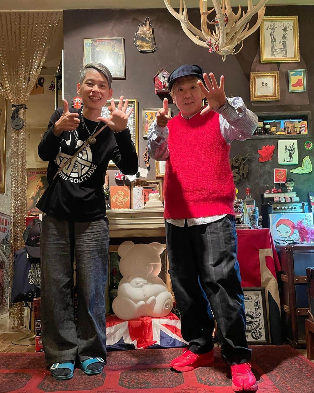 タテタカコのインスタグラム：「GURUxGURUのdieさん、🔫15周年おめでとうございます❗️ そして、足を運んでくださったお客さん、GURUxGURUさんで🍓お祝いのライブご一緒してくださって、本当にありがとうございました！🙇‍♂️  お見送りまでありがとうございました！✨✨✨」