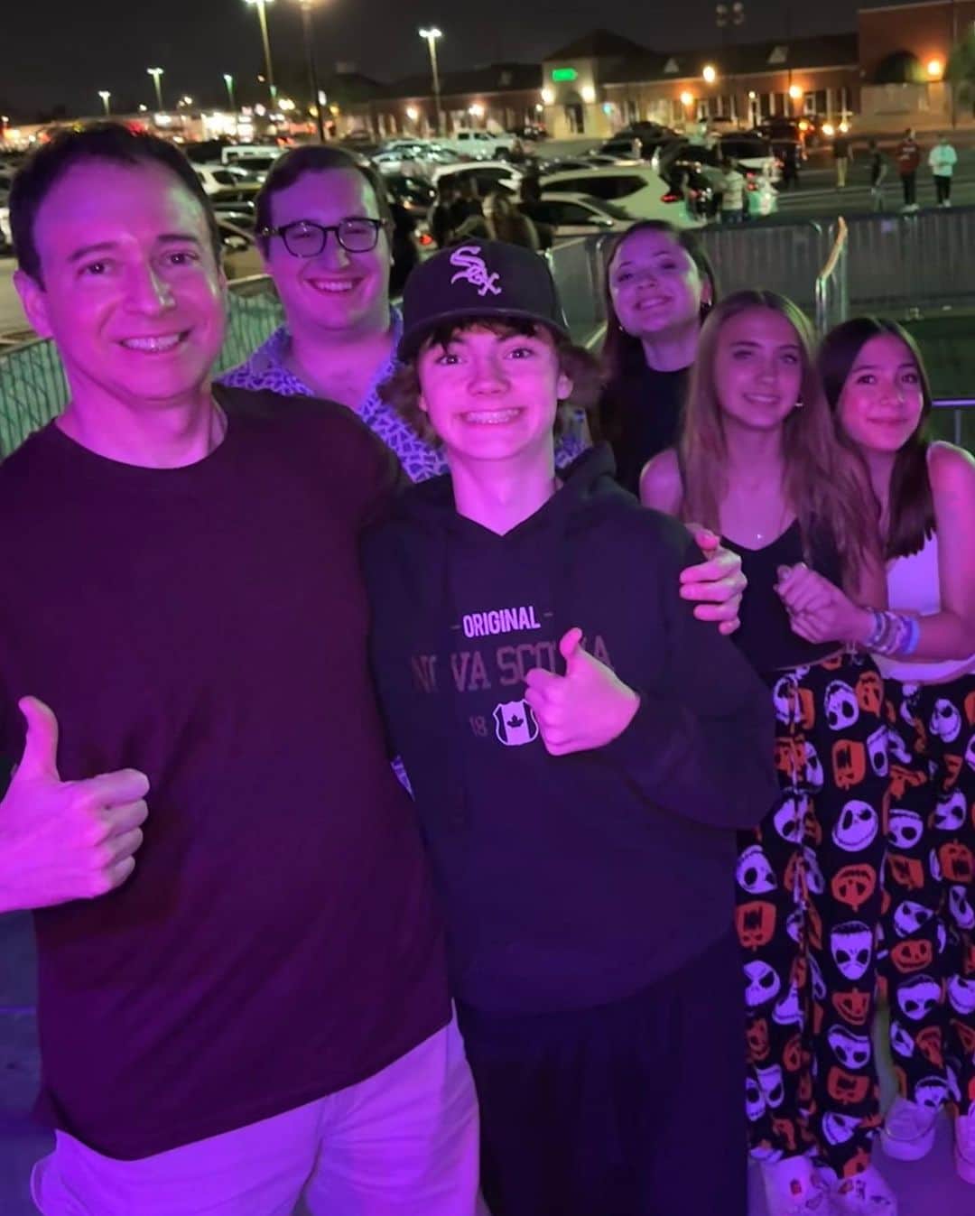 ジャクソン・ロバート・スコットさんのインスタグラム写真 - (ジャクソン・ロバート・スコットInstagram)「Had an amazing time at the 13th Floor! Annual tradition! The jump scares never disappoint!!! Thank you so much for the memories! Open this weekend! Happy belated Halloween! 🙏🤡💀🧡👻#hauntedhouse #13thfloor」11月4日 10時43分 - jacksonrobertscottofficial