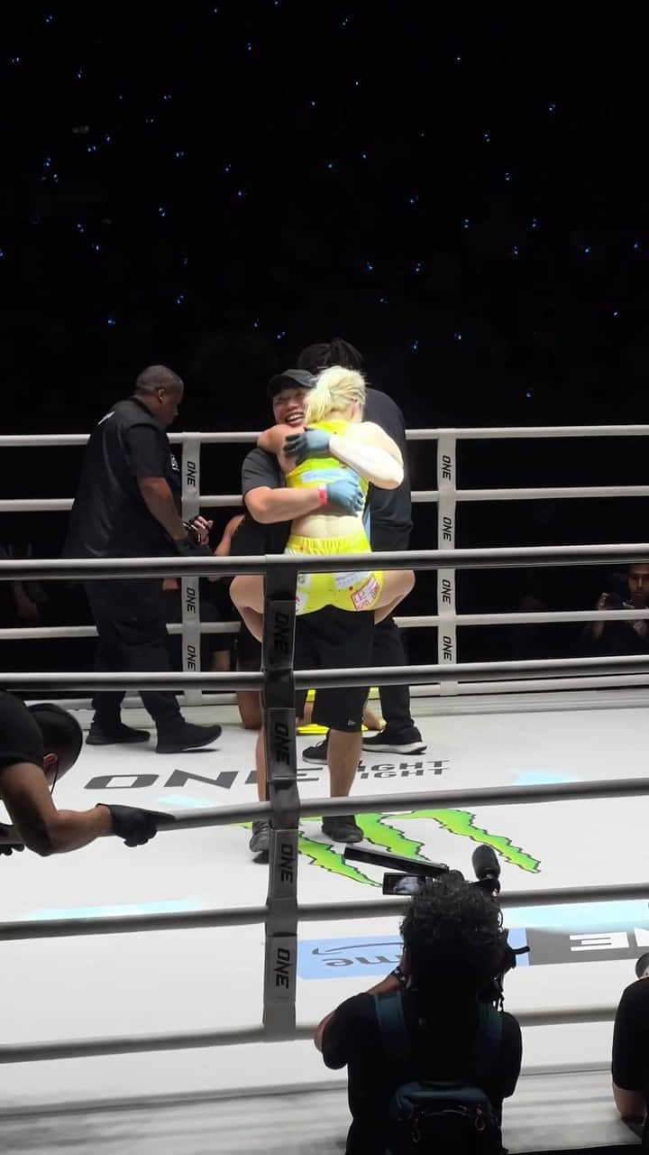 三浦彩佳のインスタグラム：「Ayaka Muira does her zombie thing against Meng Bo #onefightnight16」