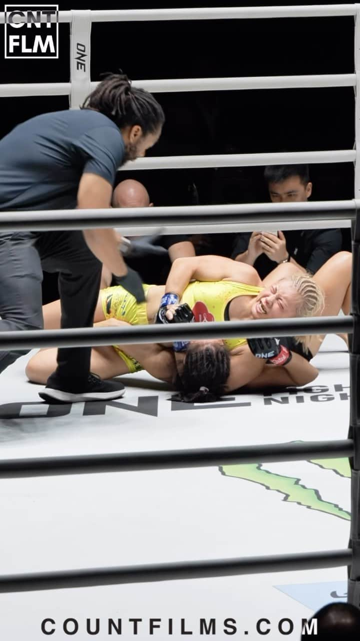 三浦彩佳のインスタグラム：「Ayaka “Zombie” Miura🇯🇵 submits Meng Bo🇨🇳 via her signature Scarfhold Americana 🔥 #ONEFightNight16   #ONEFC #ONEChampionship #BJJ #Jiujitsu #grappling #mma」