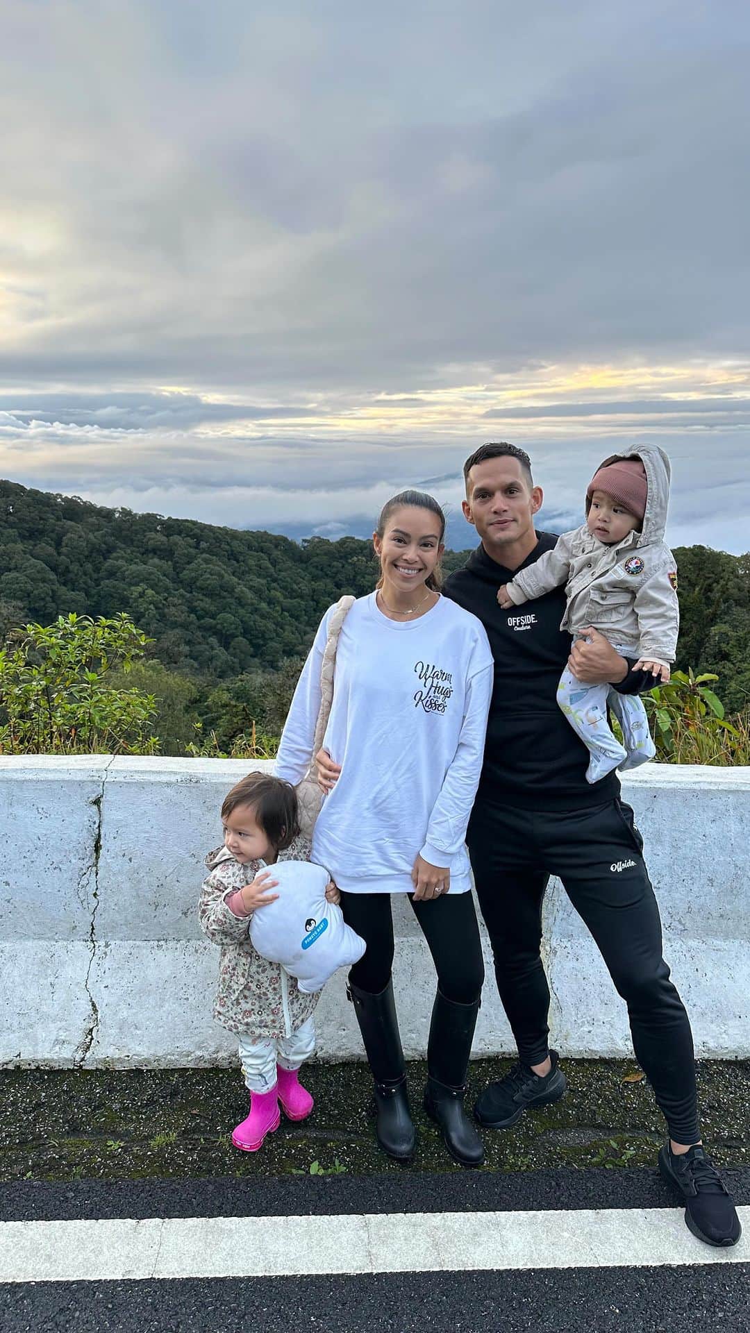 タヤ・ロジャースのインスタグラム：「A little adventure to Doi Inthanon to see the highest point in Thailand ⛰️🤩 Full video on the vlog now 😉 link in bio」