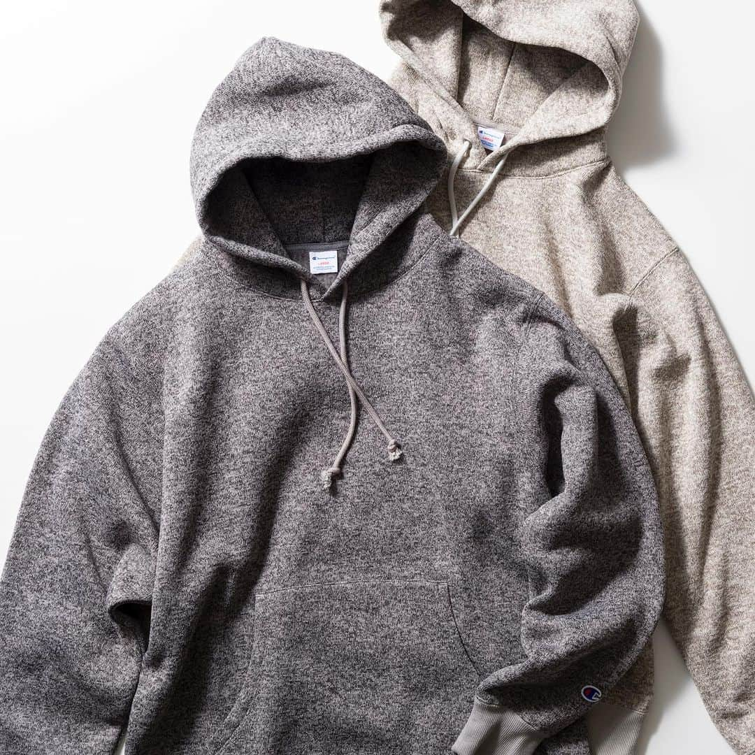 Champion Japanさんのインスタグラム写真 - (Champion JapanInstagram)「【HOODED SHIRT】  シワになりにくく温かい、ざっくりと編まれた「ローゲージニット」風の素材感を持ったフーデッドシャツです。  保温性の高い裏起毛でふっくらとした風合いに。杢調のカラー展開が暖かみのある表情を演出します。  ■Item：Hooded Shirt ■Number：C3-Y104 ■Color：ヘザーグレー, ヘザーブラック, オートミール ■Size：M, L,XL ■Price：￥11,880  #Champion #HOODEDSWEATSHIRT #Casual #スウェット #スウェットシャツ #パーカー #カジュアル #コットンUSA #チャンピオン #23FW」11月4日 11時00分 - champion_japan