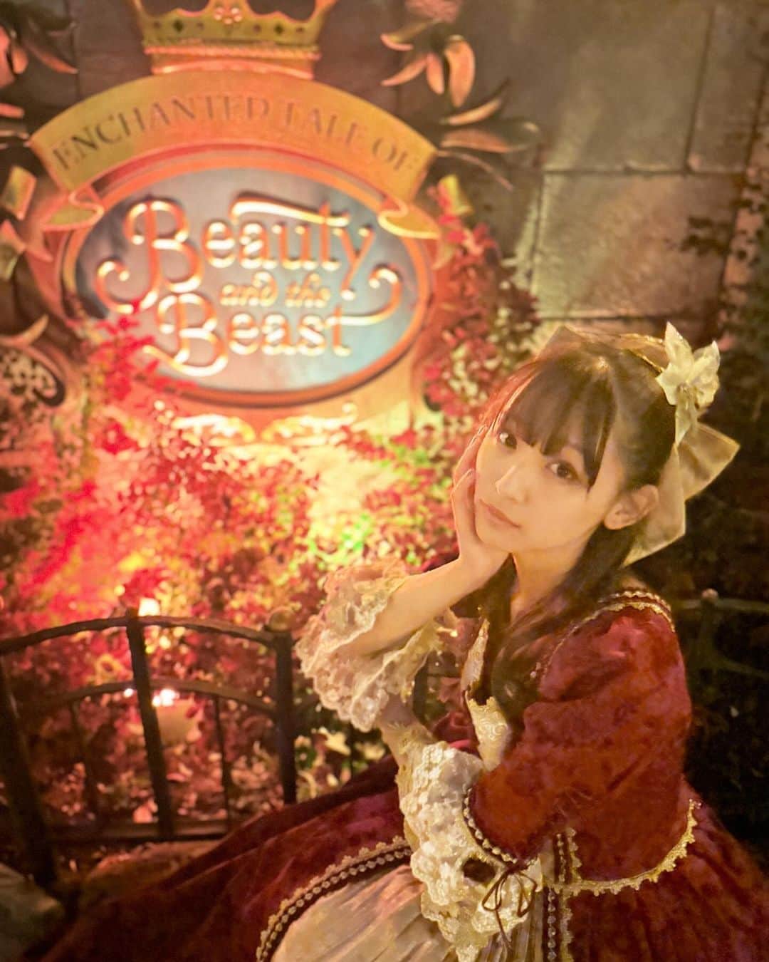 浅川梨奈さんのインスタグラム写真 - (浅川梨奈Instagram)「今年のDハロはホリデーベルを新調しました🌹 シーハニのドレスはいつか着たいと思ってたから念願叶って幸せだった〜♡ でもいろいろ忘れ物したから来年再チャレンジする！笑」11月4日 11時03分 - asakawa_nana