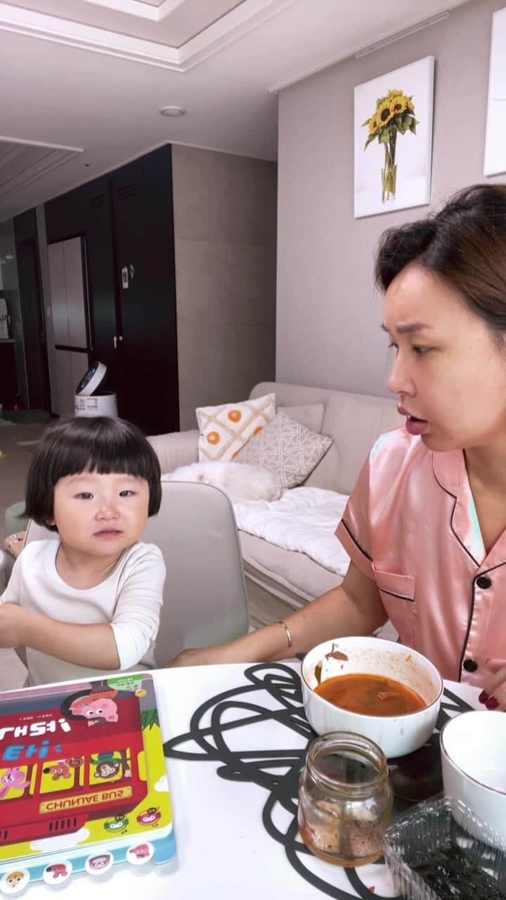 ペ・ユンジョンのインスタグラム：「아침라방은 첨인듯 ㅋㅋ 라이브육아 괜츈👍👍」