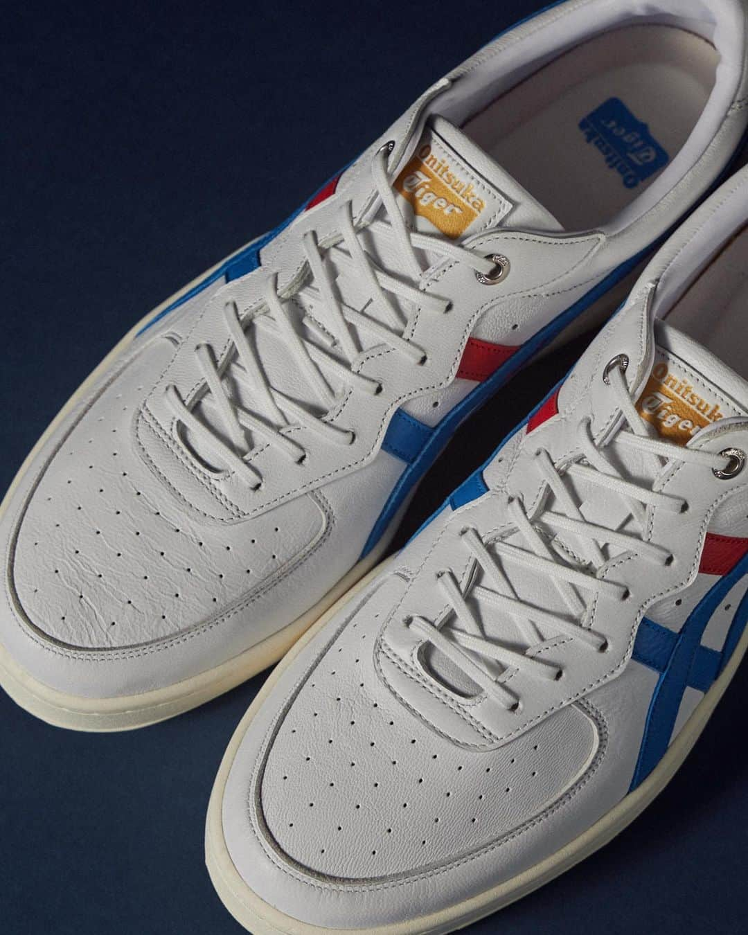 オニツカタイガーのインスタグラム：「. GSM SD WHITE/DIRECTOIRE BLUE  #OnitsukaTiger #GSMSD #TRICOLOR #オニツカタイガー」