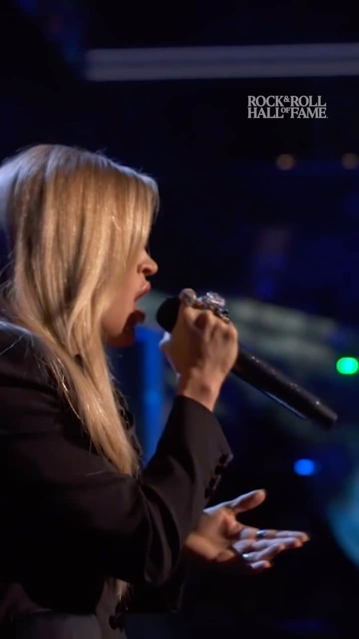 キャリー・アンダーウッドのインスタグラム：「Join us in celebrating the timeless music of @georgemofficial ❤️ @carrieunderwood honors the late, great singer with this beautiful, emotional cover of “One More Try”  Stream #RockHall2023 NOW on @disneyplus and listen live on @applemusic 1!」
