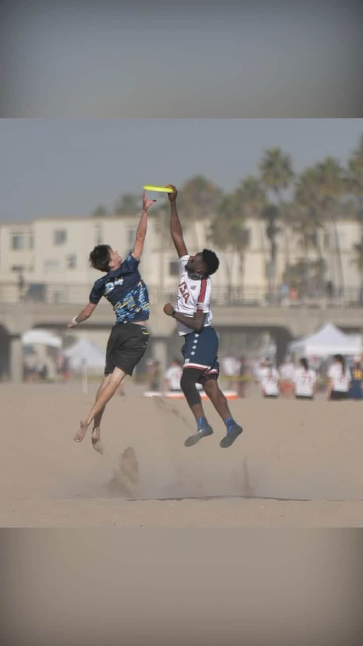 マーケス・ブラウンリーのインスタグラム：「Team USA’s Marques Brownlee gets up high on the sand for the Sky D at WBUC  🥏: @mkbhd」