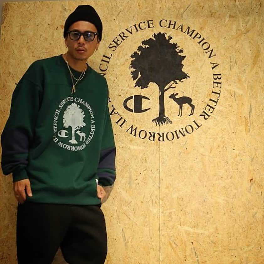 DJ HALさんのインスタグラム写真 - (DJ HALInstagram)「CHAMPION A BETTER TOMORROW  ステンシルアーティスト ”ILA. STENCIL SERVICE  ”守矢努氏 @tsutomu_moriya  @champion_japan   お気に入りのスポーツウェアーをアップデートしてもらいました👍🏾 守矢さんのバイブスがしっかり入りました🔥 作品が出来る瞬間のワクワクって良いですね😆 ありがとうございました🙏🏾 モチベーション⤴️  #champion #ART #PR」11月4日 11時25分 - djhal